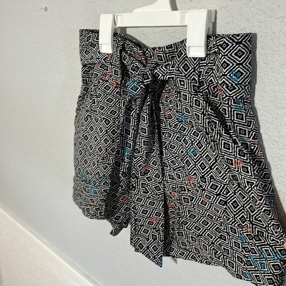 Apt. 9 self belted soft fabric high waisted short - Picture 2 of 7